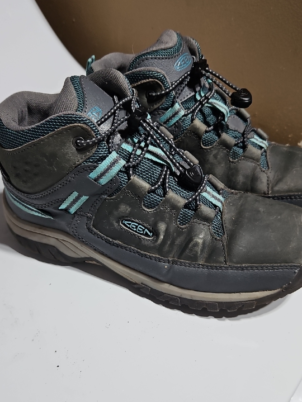 Keen Gray and Teal Targhee Mid-Top Hiking Shoes